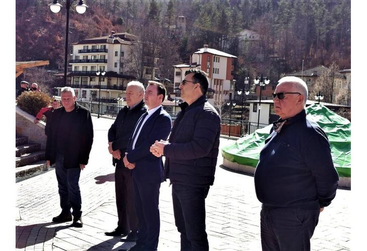 Евродепутатът от ГЕРБ Асим Адемов и кандидатът за кмет на Община Баните Павлин Белчев Евродепутатът от ГЕРБ Асим Адемов и кандидатът за кмет на Община Баните Павлин Белчев